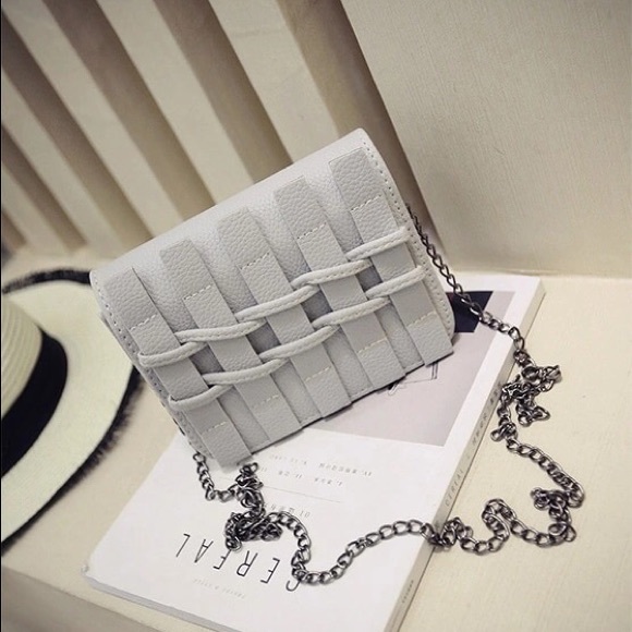 🆓 Warren Woven Crossbody Bag with Chain - Gray - Picture 1 of 4